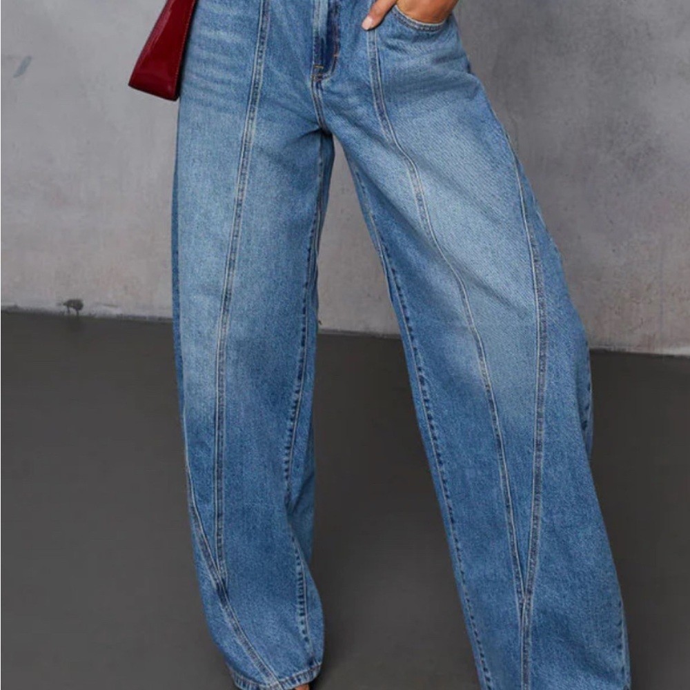 Vici Horseshoe Pintuck Barrel Jeans - Medium Wash / 29